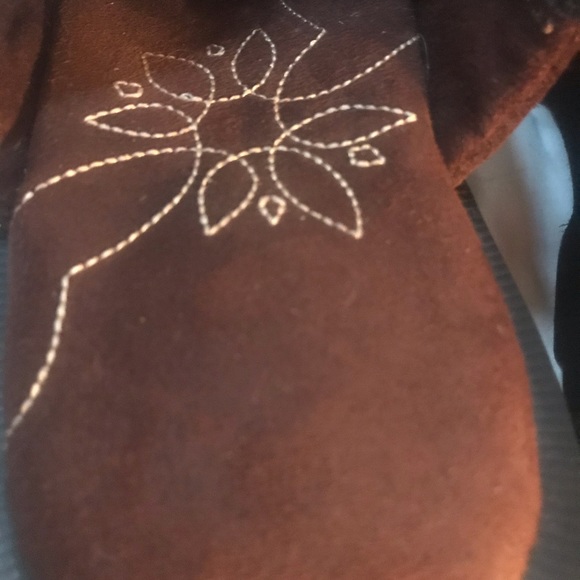 Ariat size 8.5 mules - Picture 3 of 5